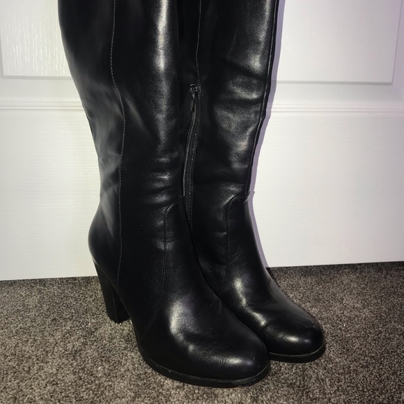 Closet clear out - Picture 2 of 5